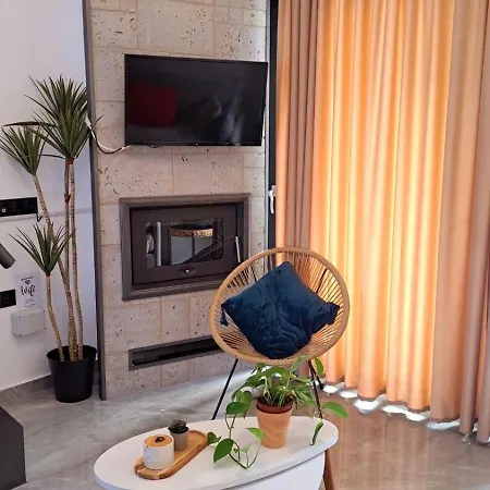 Sunday Néa Péramos