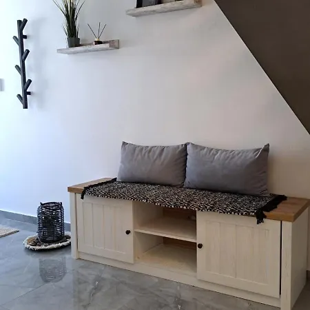 Sunday * Néa Péramos