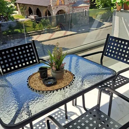 Sunday Néa Péramos