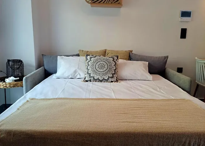 Sunday * Néa Péramos