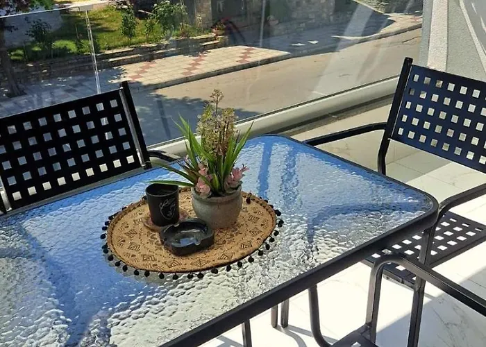 Sunday Néa Péramos